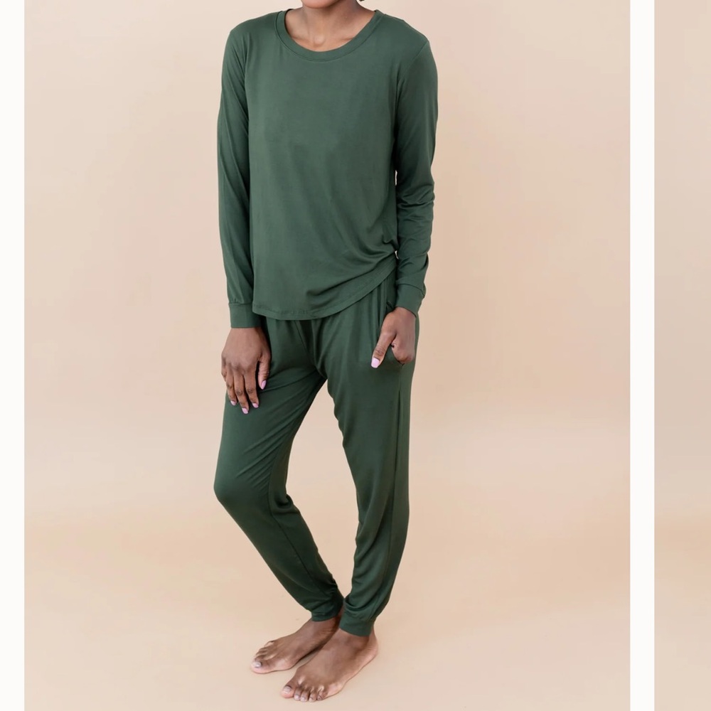 Kyte Long Sleeve & Jogger Pajama Set in Forest Green